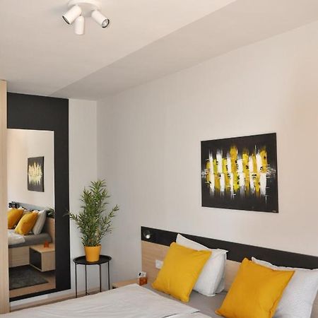 Maxim Apartments 哈卡尼 外观 照片