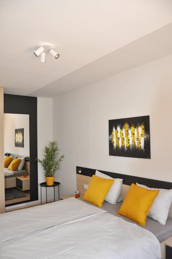 Maxim Apartments 哈卡尼 外观 照片
